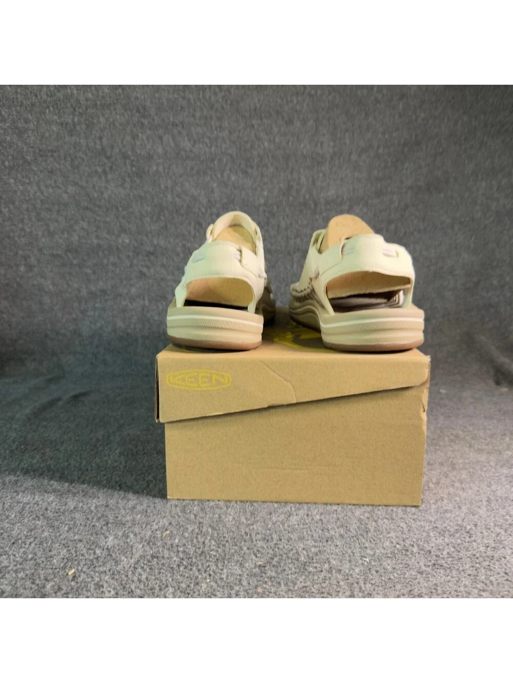 Keen uneek white